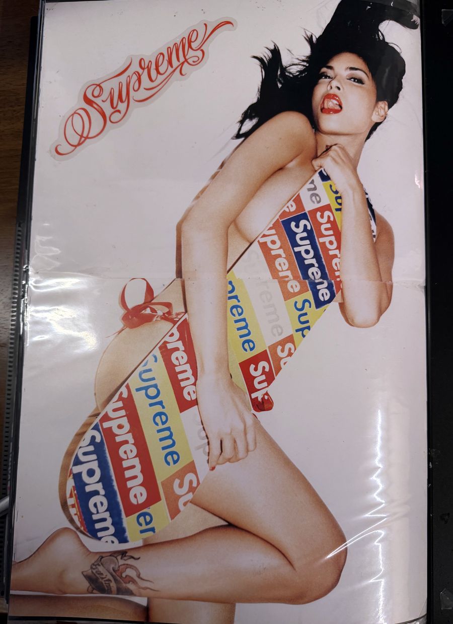 Binder page — Supreme box logo body poster